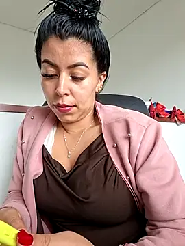 צ'אט XXX בשידור חי של Luianna