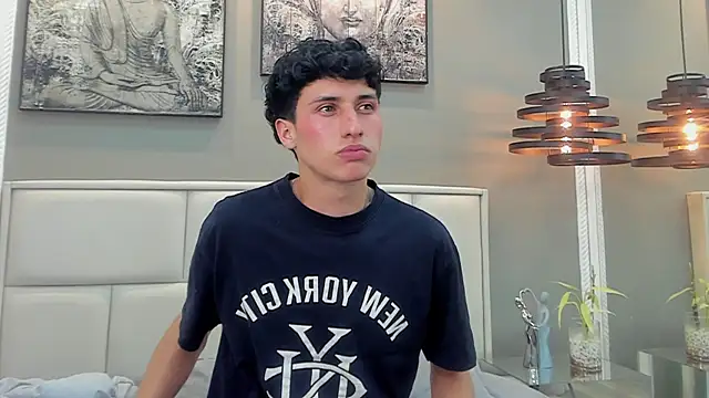 XXX chat uživo modela thom_ames