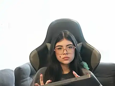 Chat XXX en directo de Mia_Storm18