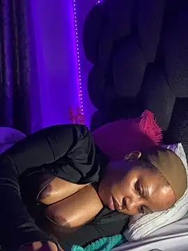XXX chat uživo modela RainBougie