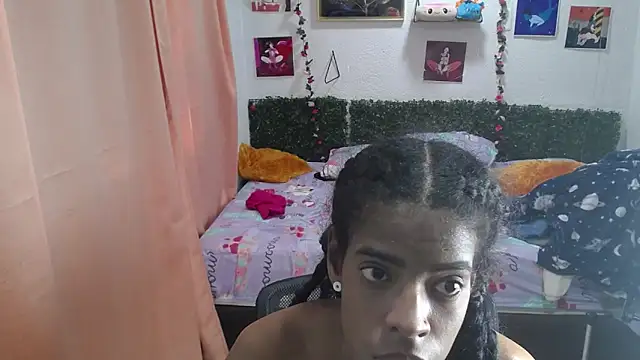 thianahorny live XXX chat