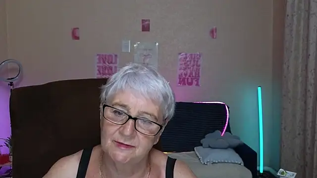 Sandra_Snowflake: απευθείας συνομιλία ΧΧΧ