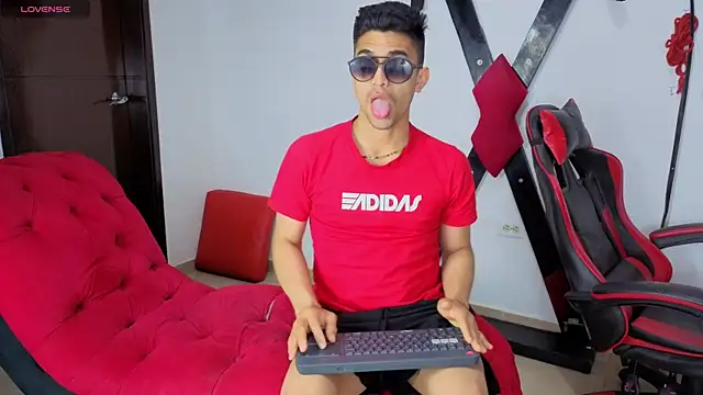Alejandro_and_Deiby's Live XXX Chat