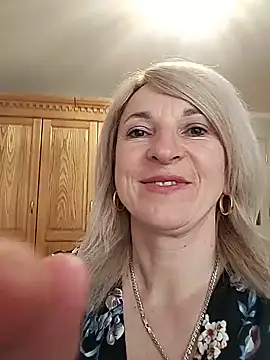 AhlyssaLove1155 élő XXX-chatje