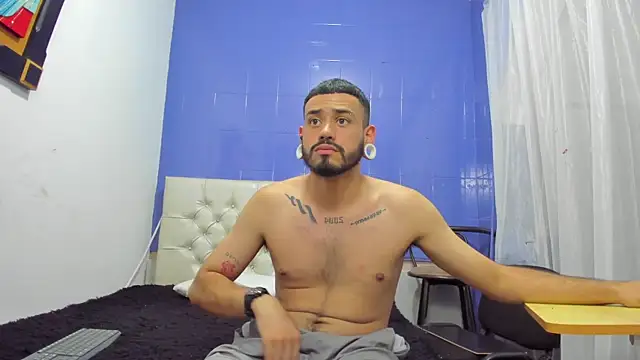 BrunoCarzon Adlı Modelin Canlı XXX Sohbeti