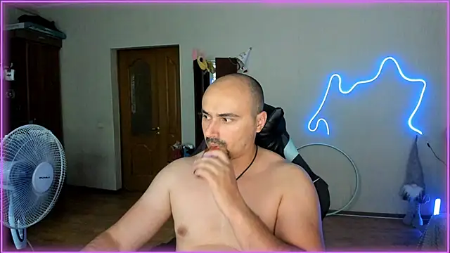 Pokazy przed kamerką – -SexyDaddy-