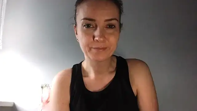 XXX chat uživo modela JenniferAlone