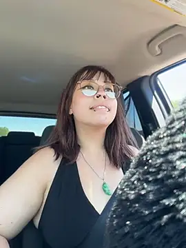 צ'אט XXX בשידור חי של moan4mona