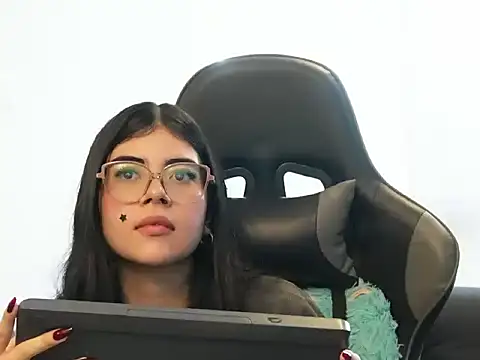 XXX chat uživo modela Mia_Storm18