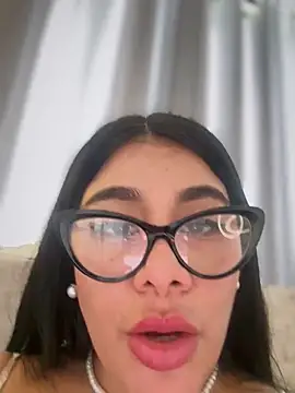 Issane_Peru 现场XXX聊天