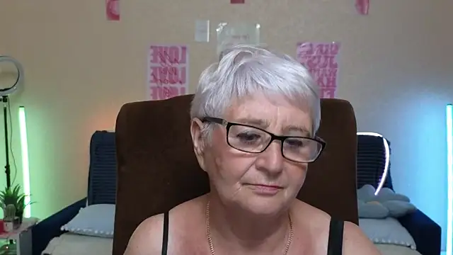 Sandra_Snowflake's Live XXX Chat