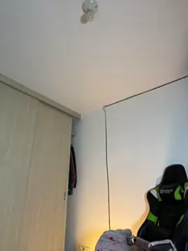Živý XXX chat MiaMillers28