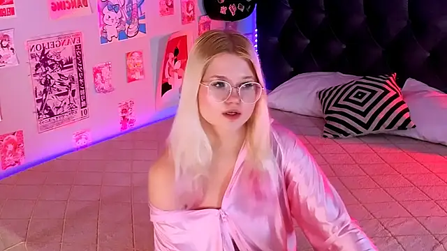 LunariaFox Live XXX Chat