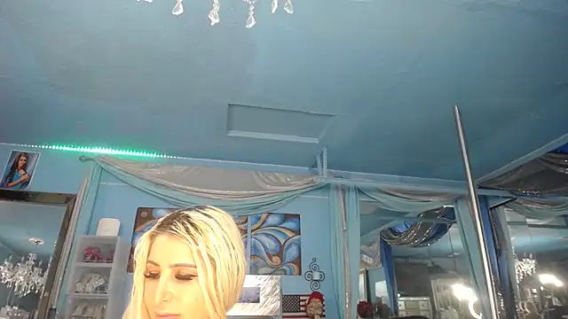 Chat XXX en directo de ADRIANNA_FOX