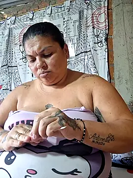Juli_Powl's Live XXX Chat