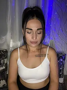 MonikaSi's Live XXX Chat