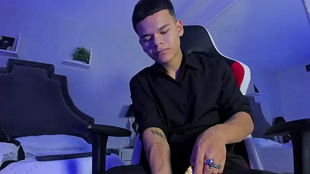 XXX chat uživo modela DylanRoyce_