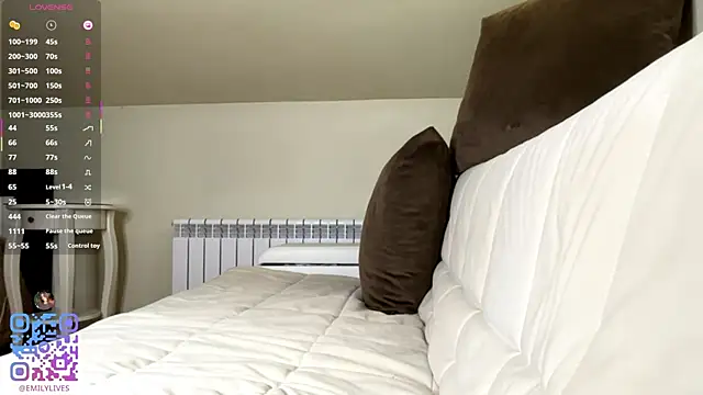 XXX chat uživo modela DarlineBrustera