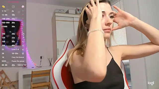 XXX chat uživo modela HotCarolineXO