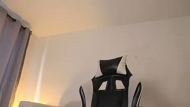 XXX chat uživo modela Velvet_Raze