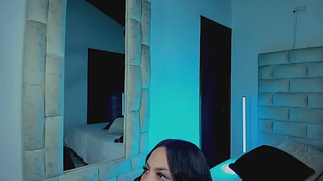 XXX chat uživo modela HollyGrey_
