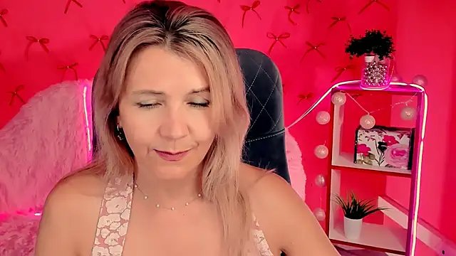 XXX chat uživo modela NicoleHitman