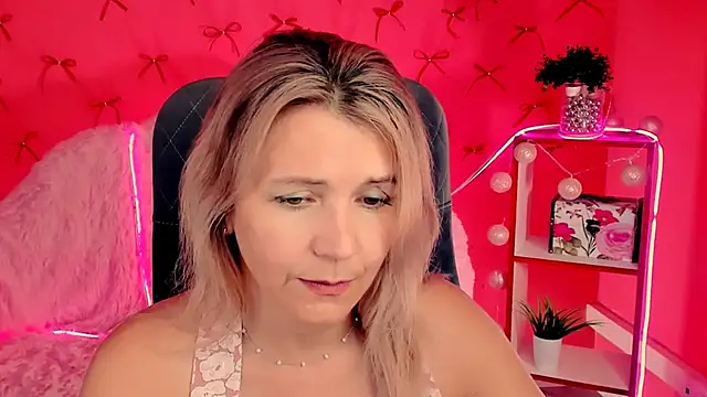 XXX chat uživo modela NicoleHitman