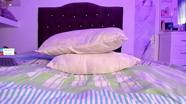 alysson_18 Obrolan Langsung XXX