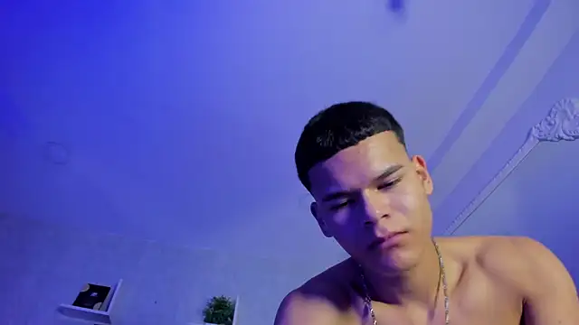 Chat XXX en directo de DylanRoyce_