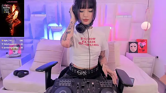 Chatroom XXX en direct de doll__bella