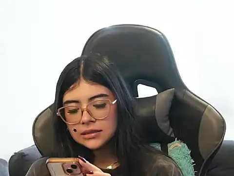 Mia_Storm18: απευθείας συνομιλία ΧΧΧ