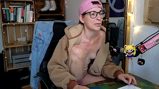 XXX chat uživo modela Antifistin
