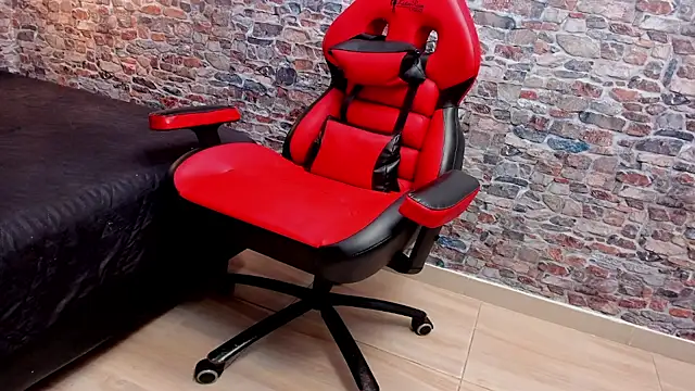 XXX chat uživo modela Ebxony_Slim