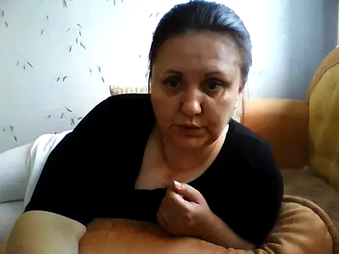 XXX chat uživo modela LockyCharm111