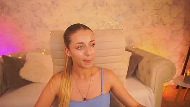XXX chat uživo modela DoveLovee