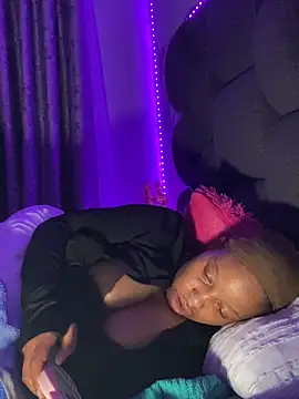 XXX chat uživo modela RainBougie