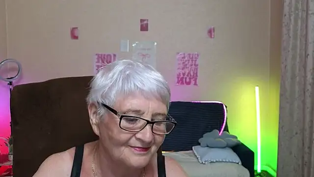 Sandra_Snowflake élő XXX-chatje