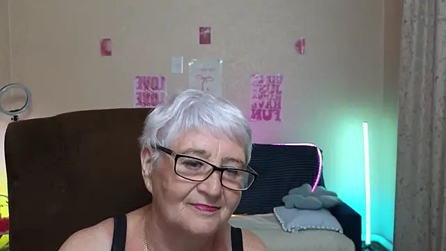 Sandra_SnowflakeのライブXXXチャット