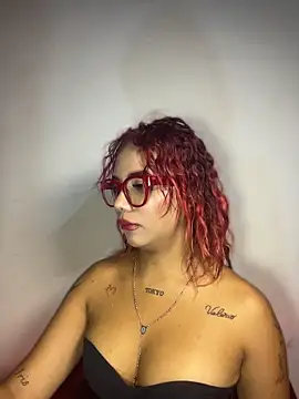 Chatroom XXX en direct de PrettyKittyAGT