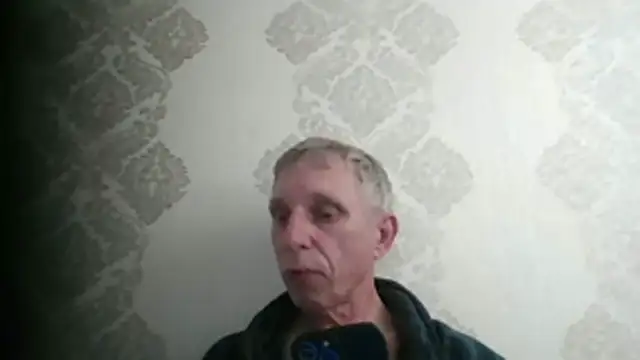 BobbyXRoyal: διαδικτυακό σόου στην κάμερα