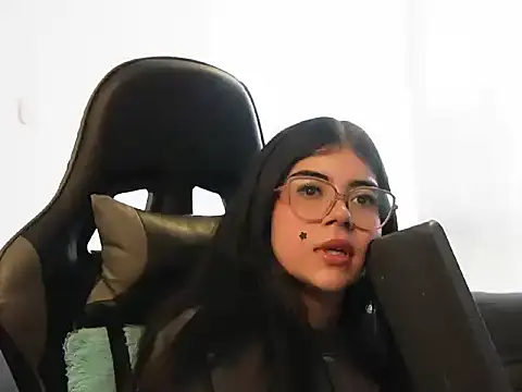 Mia_Storm18 Adlı Modelin Canlı XXX Sohbeti
