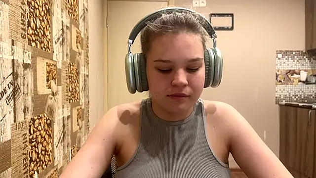Chatroom XXX en direct de HellyRay