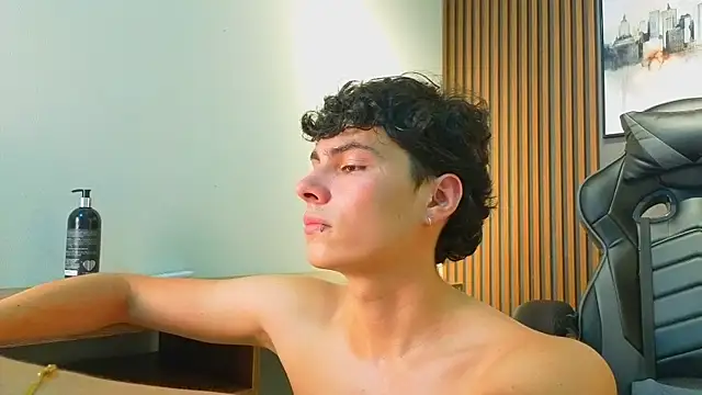 Esteban_Fire élő XXX-chatje