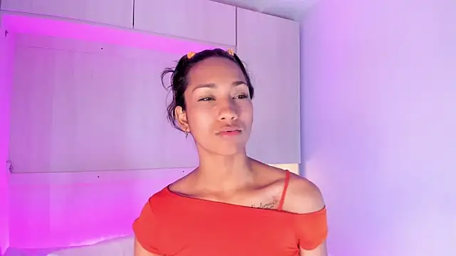 Živý XXX chat AnahiCollins