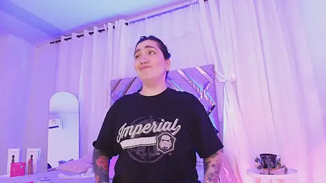 צ'אט XXX בשידור חי של KathiaJenner