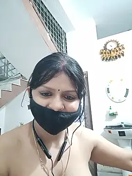 ZOYA-STRIP Adlı Modelin Canlı XXX Sohbeti