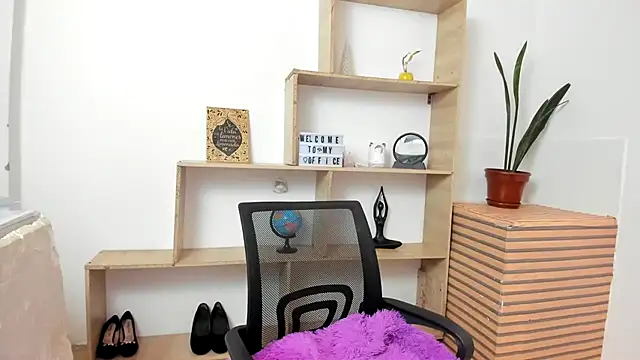 LinaBrowm Adlı Modelin Canlı XXX Sohbeti