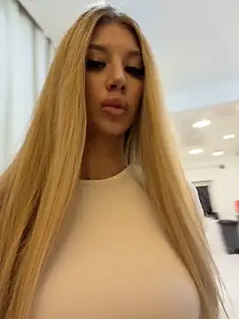 XXX chat uživo modela LynnAngel