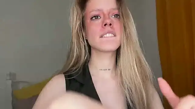 Catrinee's Live XXX Chat