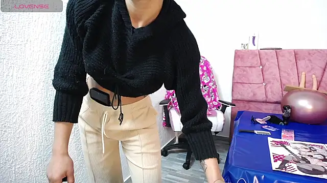 XXX chat uživo modela Kony_Lan